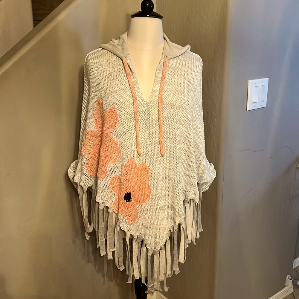 “Price drop” Free People Dreams of Daises Poncho